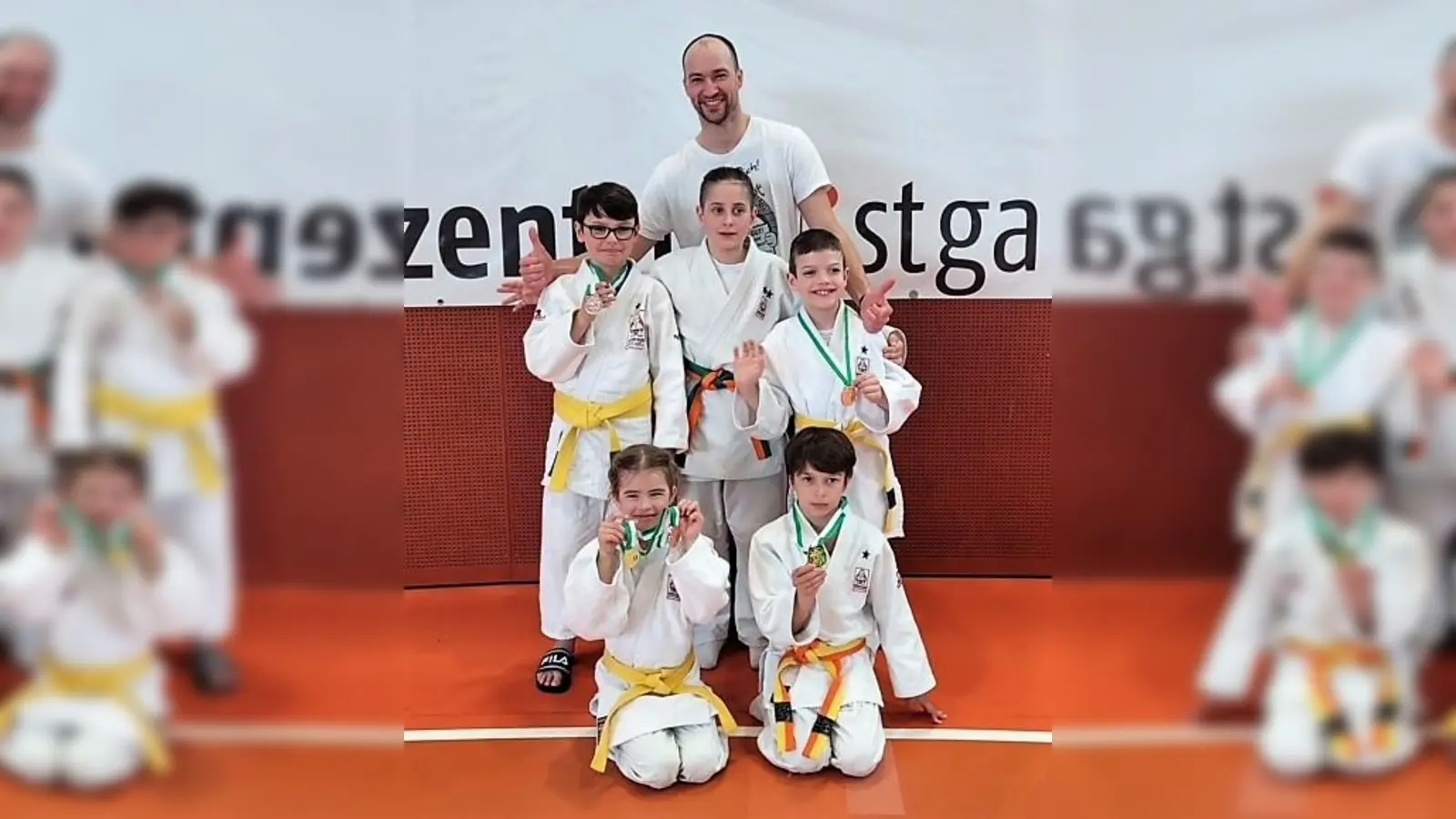 Die in St. Gallen erfoldreichen Gündinger Judokas mit Lars Wegner, Trainer GenDai-Budo/SV Günding e.V. (Foto: SV Günding e.V.)