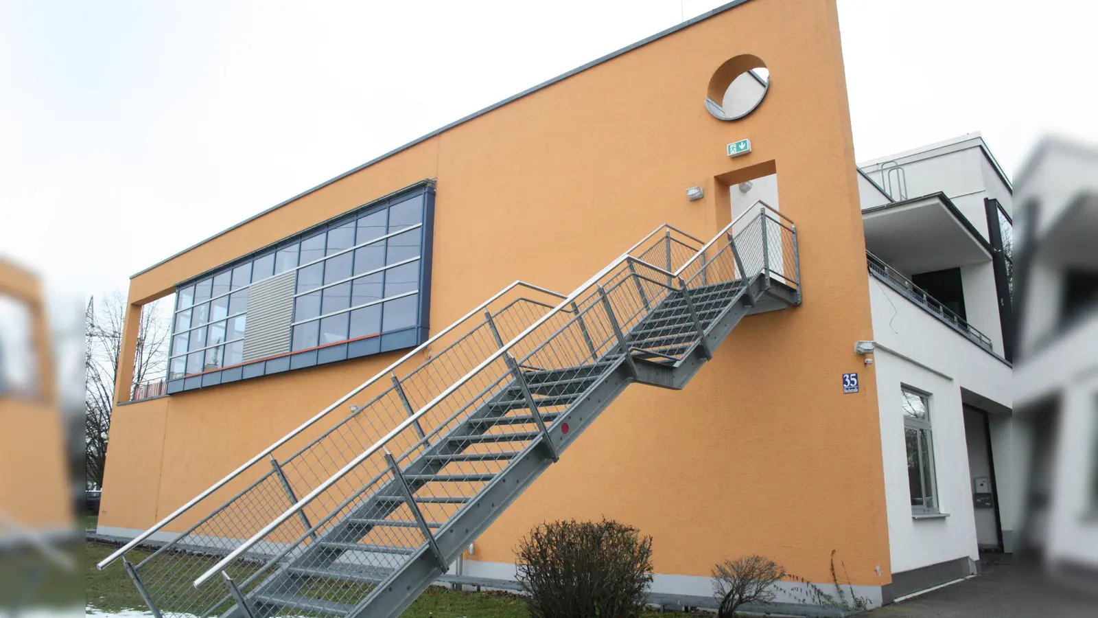 Aus und vorbei: Das Karlsfelder Hallenbad bleibt geschlossen. (Foto: red)