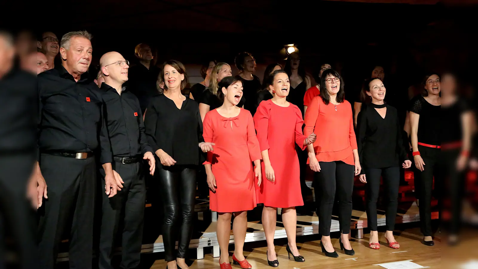 Die Wolperdinger heizen ein im Wirtshaus am Erdweg. (Foto: Veronika Plajer)