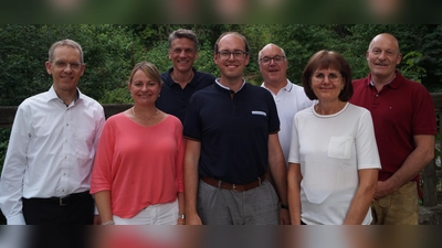Die ÜB hat eine neue Vorstandschaft. Hinten (von links): Michael Kittelberger, Dr. Peter Gampenrieder, Jürgen Schleich und Martin Lehn. Vorne (von links): Simone Heggmair, Sebastian Rösch und Renate Rösch. (Foto: ÜB)