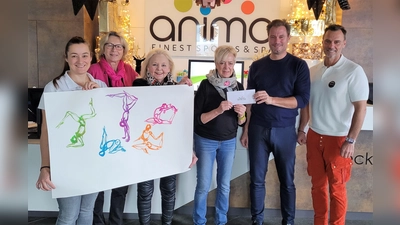 Spendenübergabe mit (von li) Isabel Wagner, Gabi Gerstl, Christine Unzeitig, Brigitte Renner, Thomas von Kummant und Wolfgang Perret. (Foto: Verein Behinderte & Freunde)