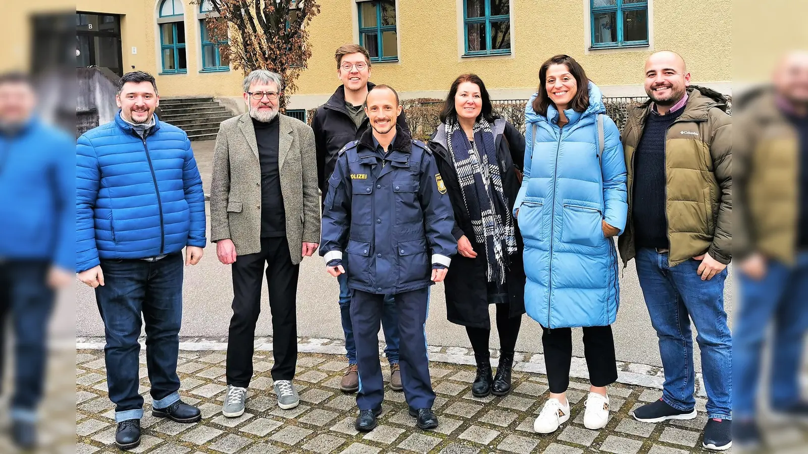 Freuen sich über gelungenen Projekttag (von li) Admir Kraja, Joachim Jacob, Julius Fogelstaller, Johannes Frohnwieser, Christine Torghele-Rüf, Aferdita Pfeifer und Dardan Kolic. (Foto: LA Dachau/Dardan Kolic )