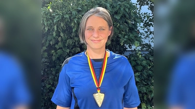 Sabine Gunst, die neue Deutsche Meisterin im Langbogen. (Foto: Ruth Sehlke / Bogenschützen Sittenbach)