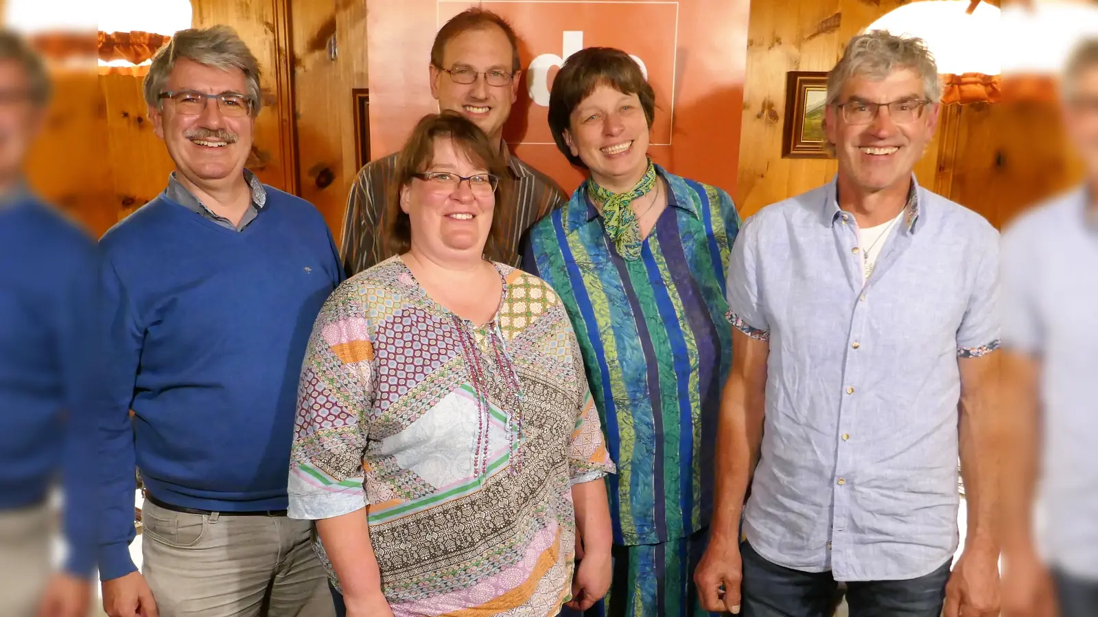 Neuer ÖDP Kreisvorstand (von li) Adrian Heim, Lydia Bartmann, Tobias Hamberger, Dagmar Hamberger und Paul Böller (nicht auf dem Foto Elisabeth Kappes). (Foto: ÖDP Dachau / Marco Brandstetter)