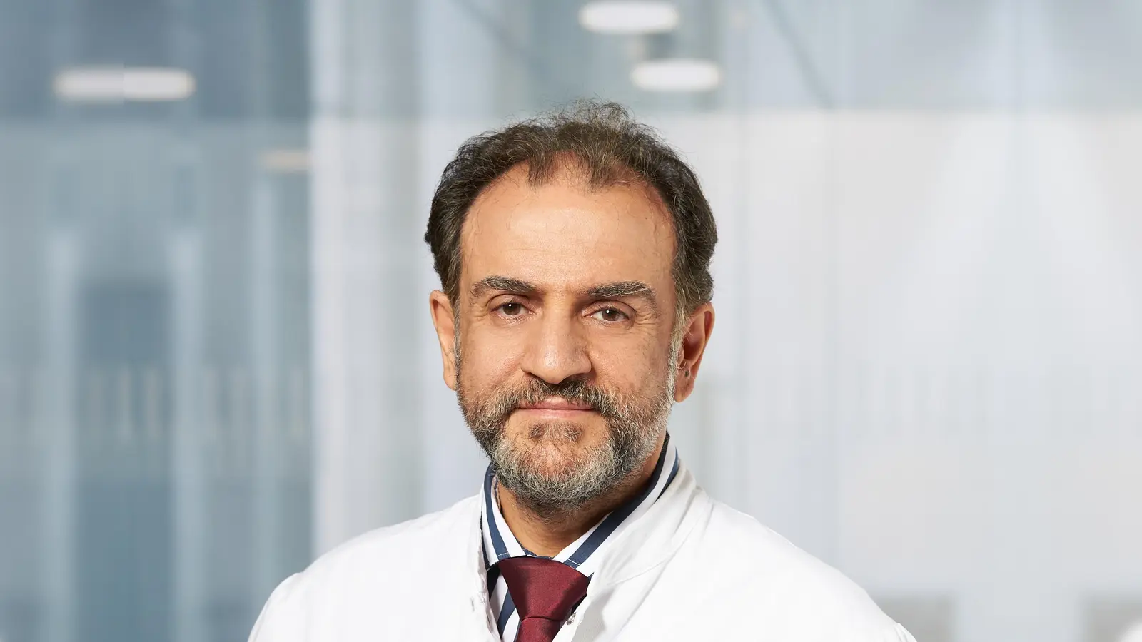 Helios Chefarzt für Gefäßchirurgie Prof. (TUMS) Dr. med. Reza Ghotbi. (Foto: Helios/Andreas Köhler)