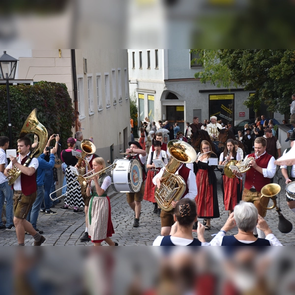 Feierlicher Einzug der hohen Herrschaften, Spielleute, Händler und Handwerker. (Foto: coe)