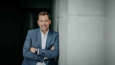 Der Vizekanzler Lars Klingbeil spricht am Politischen Dienstag auf dem Volksfest. (Foto: SPD, Thomas Koch)