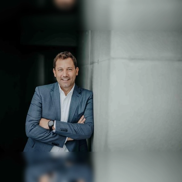 Der Vizekanzler Lars Klingbeil spricht am Politischen Dienstag auf dem Volksfest. (Foto: SPD, Thomas Koch)