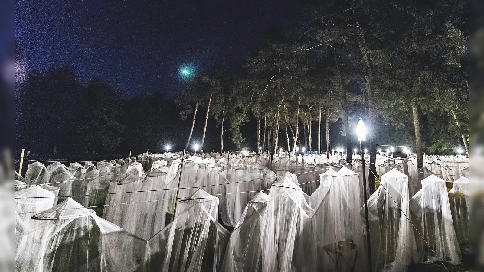Der Ludwig-Ernst-Park verwandelt sich in ein orientalisches Märchen. (Foto: Theater Anu / KJR Dachau)