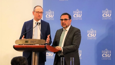 Bernhard Seidenath MdL (li) und Klaus Holetschek kommen zum Pflegestammtisch nach Hebertshausen. (Foto: CSU Dachau)