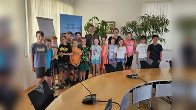 Die 4. Klassen der Grundschule Schwabhausen besuchen das Rathaus. (Foto: Gemeinde Schwabhausen)