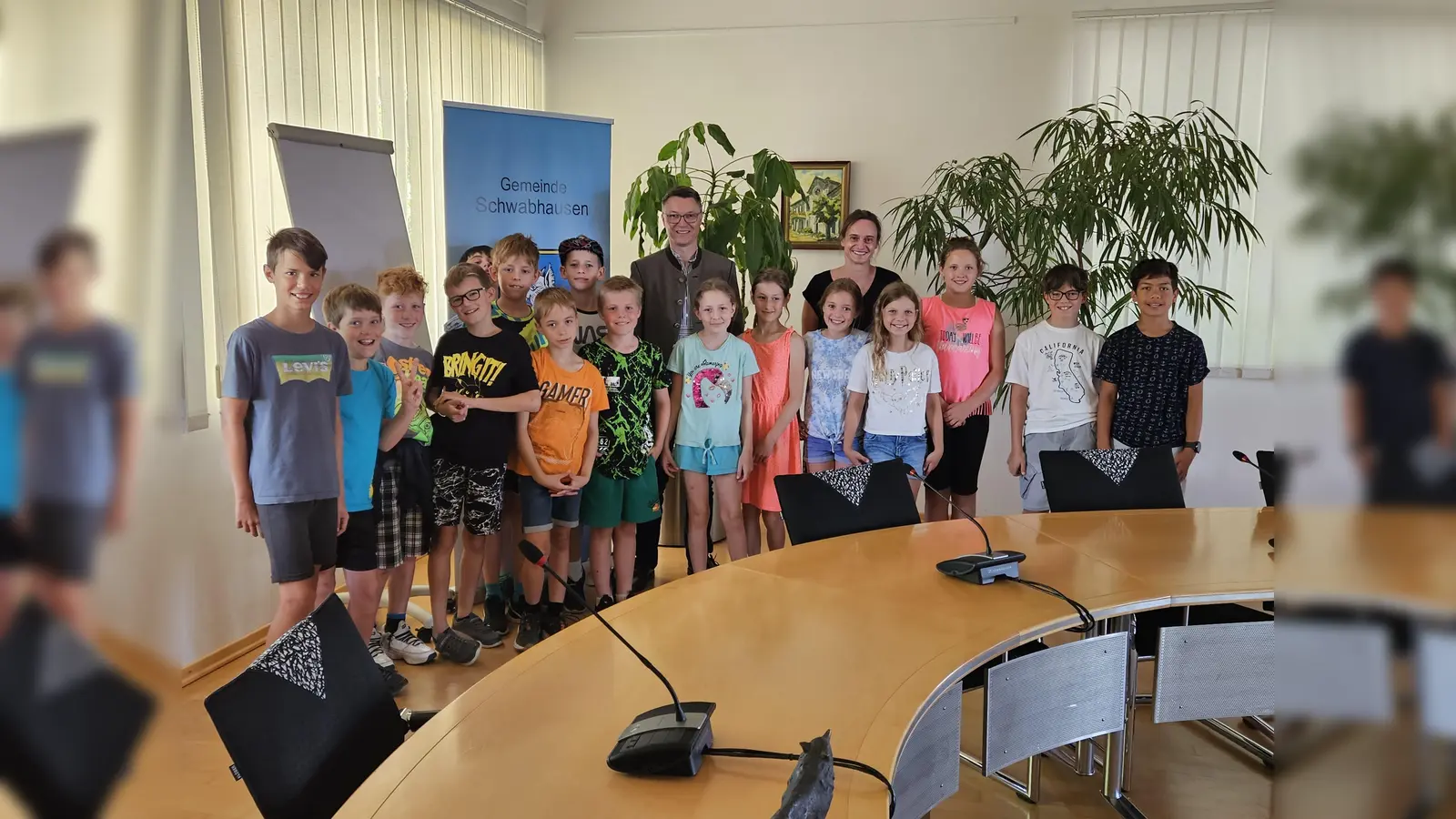 Die 4. Klassen der Grundschule Schwabhausen besuchen das Rathaus. (Foto: Gemeinde Schwabhausen)