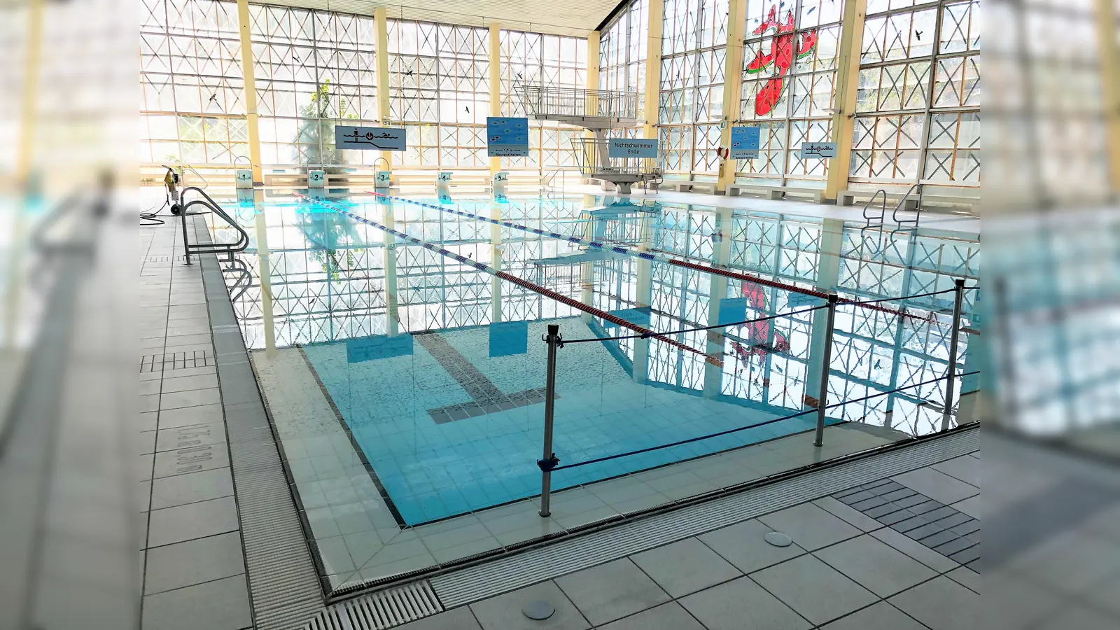 Ab sofort kann man im Dachauer Hallenbad wieder bei 28 Grad schwimmen. (Foto: Stadtwerke Dachau)