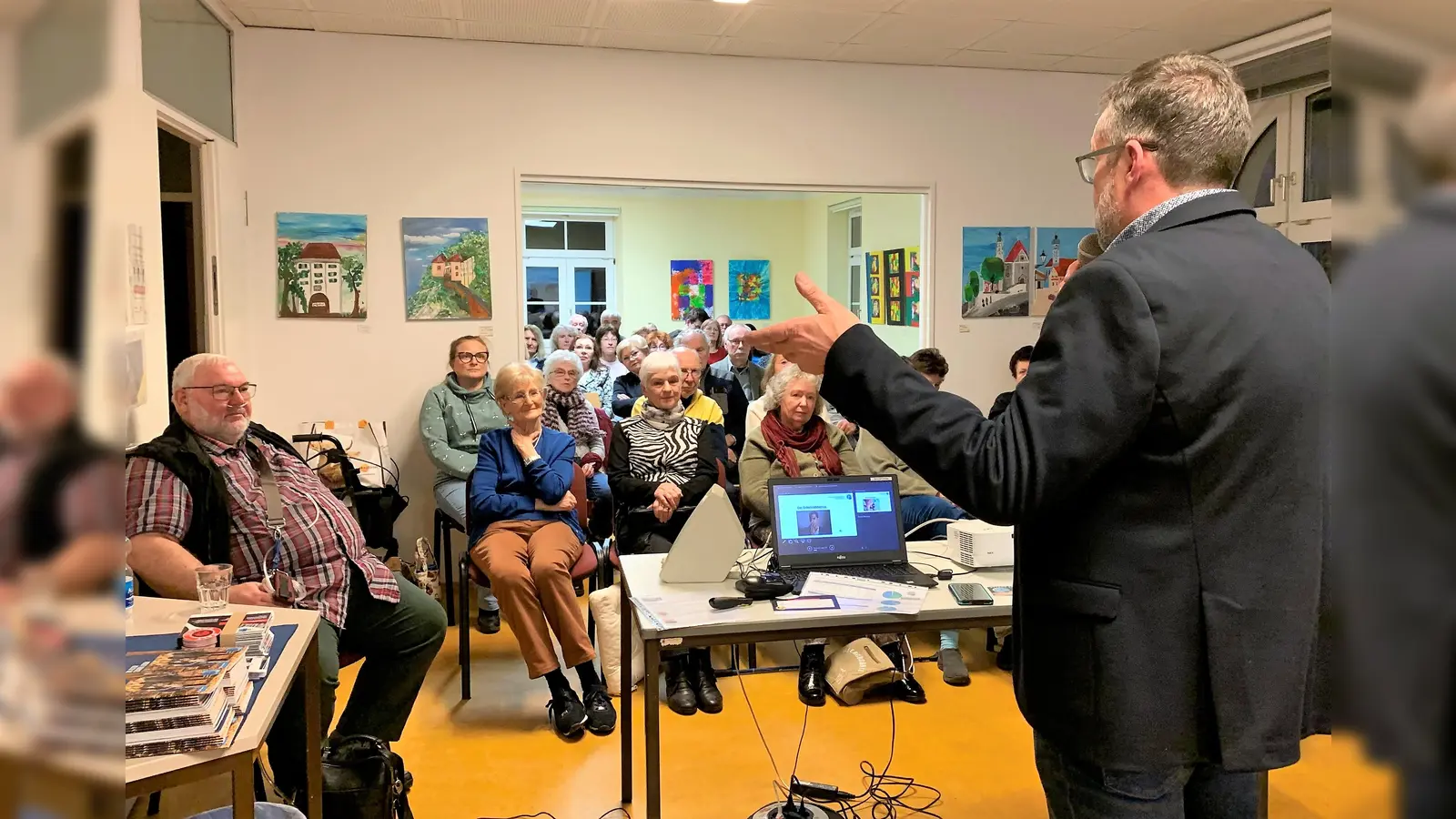 Bis auf den letzten Platz war die Infoveranstaltung zum Thema Enkeltrick besetzt. (Foto: Behinderte & Freunde Dachau e.V.)