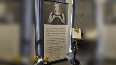 Fotografien, persönliche Erinnerungen und einfühlsame Texte sind Teil der Ausstellung. (Foto: LRA/Melitta Fischer )