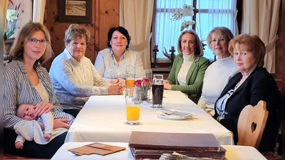 Der neue Vorstand (von li) Ramona Fruhner, Inge Traub, Claudia Huber, Stephanie Burgmaier, Brigitte Sandmeier und Gisela Neumayr. (Foto: FU Bergkirchen)