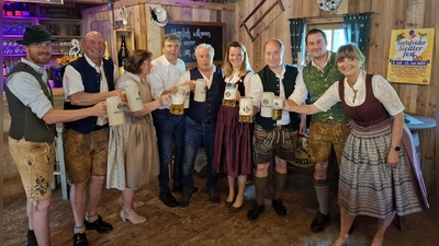 Das Bier ist perfekt, die „Generalprobe” gelungen: Bei der Bierprobe waren alle sehr zufrieden; die Vorfreude aufs Siedlerfest ist groß. (Foto: jj)