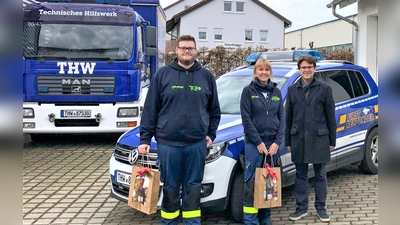 Dachaus OB Florian Hartmann (re) besuchte an Silvester auch das THW. (Foto: Stadt Dachau)