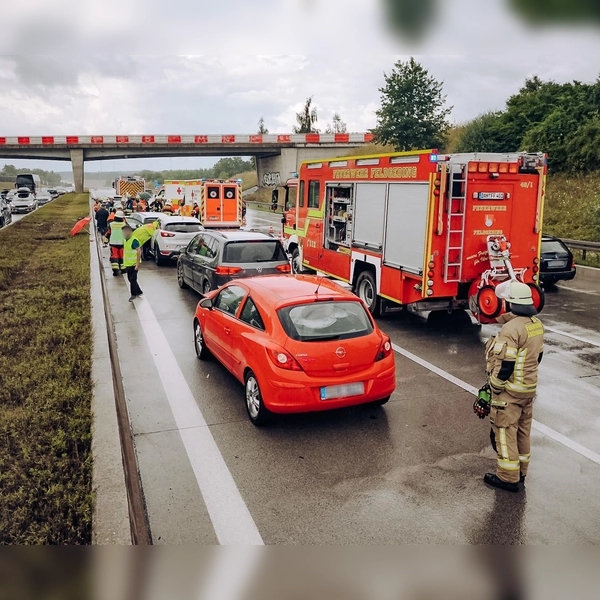 Auf der linken Spur Richtung Stuttgart kam es zum Auffahrunfall mit mehreren Fahrzeugen. (Foto: KBI Dachau)