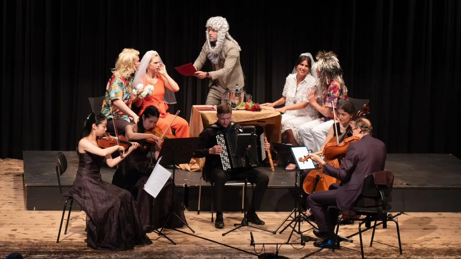 Die Solisten singen alle wesentlichen Arien aus der komischen Oper von Mozart. (Foto: festivo)