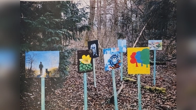 Kinder, Schüler und Mitglieder des FMD haben die Holztafeln bemalt. (Foto: FMD)