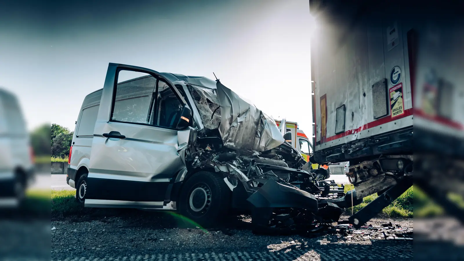 Zwei Männer wurden bei dem Unfall auf dem Rastplatz verletzt. (Foto: KBI Dachau)
