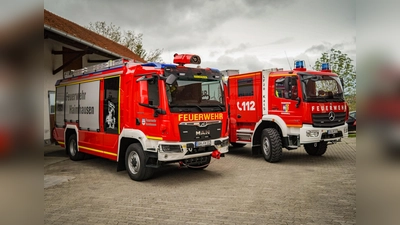 Zur Verbandsversammlung der Kreisbrandinspektion und des Kreisfeuerwehrverbands Dachau waren die Landkreisfeuerwehren mit ihren Fahrzeugen dabei. (Foto: Kreisbrandinspektion Dachau)