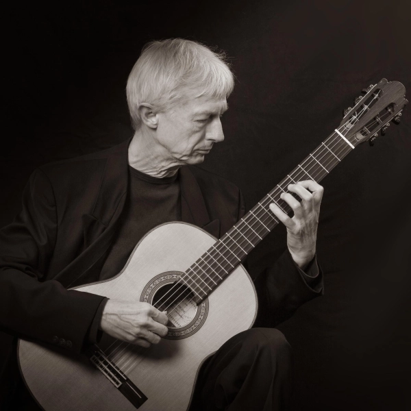 Leopold Henneberger mit seiner Gitarre (Foto:  Leopold Hennenberger)
