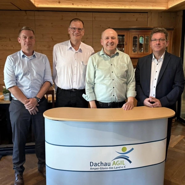 Die neue geschäftsführende Vorstandschaft von Dachau AGIL e.V. (v.l.): Stefan Jänicke-Spicker (Schriftführer), Jochen Reiner (2. Vorsitzender), Markus Hertlein (1. Vorsitzender) und Christian Bieberle (Schatzmeister). (Foto: Dachau AGIL e.V.)