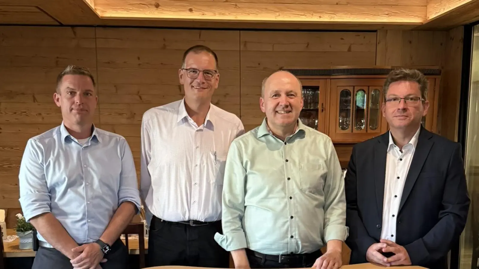 Die neue geschäftsführende Vorstandschaft von Dachau AGIL e.V. (v.l.): Stefan Jänicke-Spicker (Schriftführer), Jochen Reiner (2. Vorsitzender), Markus Hertlein (1. Vorsitzender) und Christian Bieberle (Schatzmeister). (Foto: Dachau AGIL e.V.)