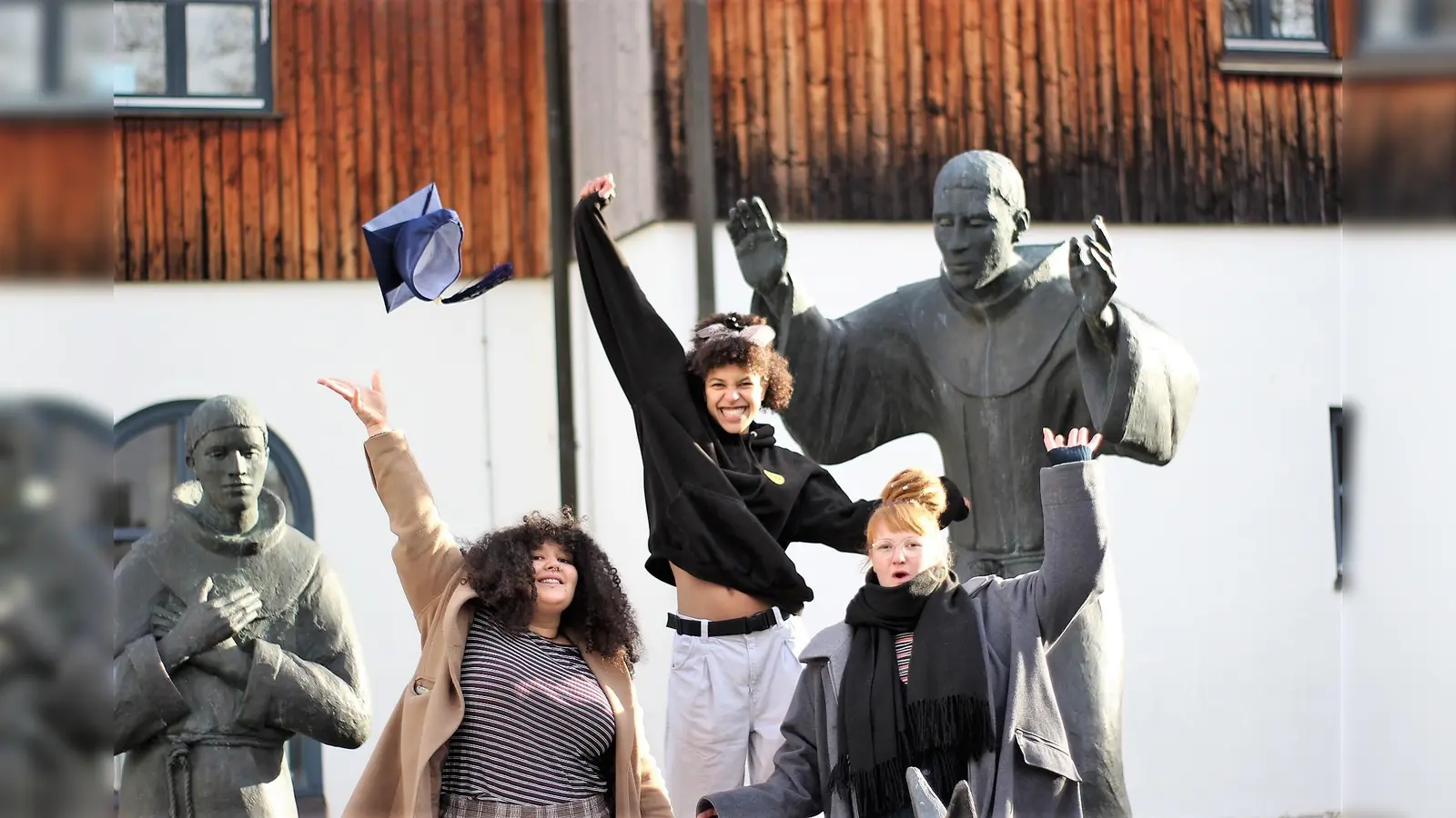 Schülerinnen, Schüler und Studierende freuen sich, am Tag der offenen Tür zu informieren. (Foto: Franziskuswerk )