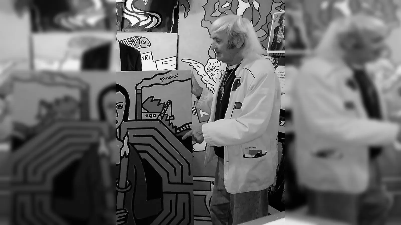 Prof. Walter Gaudnek inmitten seiner Werke im GEM in Altomünster. (Foto: Bernhard Seidenath)