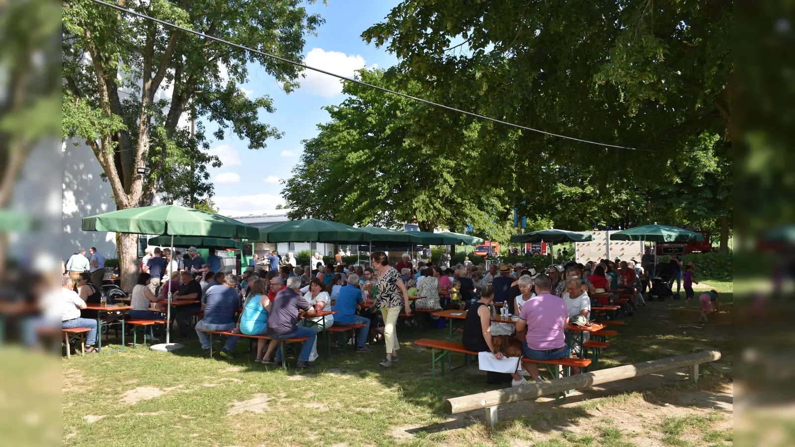 Impressionen von der Erdweger Bürgerfesten der vergangenen Jahre. (Foto: coe)