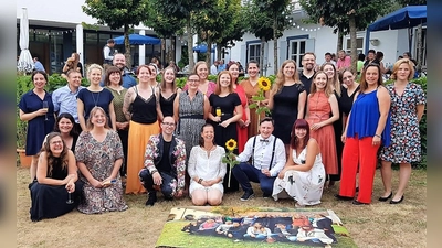 29 Studierende der Fachakademie für Heilpädagogik der Akademie Schönbrunn haben im Juli ihren Abschluss gefeiert. (Foto: Remmele)