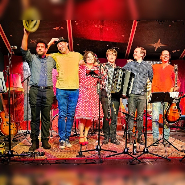 Francophonix spielen im Hoftheater und lassen die Lebensfreude von Klassikern wie Edith Piaf &amp; Co aufleben. (Foto: Münchner Kultur GmbH)