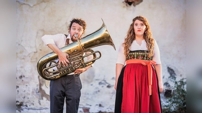 Franziska Wanninger und Florian Burgmayr erklären „Den famosen Freistaat” in der Weilachmühle. (Foto: Jospha und Markus Fotografie)