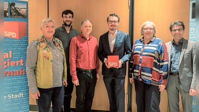 Der neue Vorstand (von li) Anke Drexler, Stefan Hefele, Bernd Hubensack, Sophie Kyriakidou, Zgjim Alija, Dennis Behrendt, Dr. Ramon Rümler, Sabina Endter-Navratil, Uwe Istenes und Brigitte Hinterscheidt. (Foto: SPD Dachau)