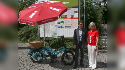 Oberbürgermeister Florian Hartmann und Monika Webersberger (Leitung Tourist-Information). (Foto: Stadt Dachau)