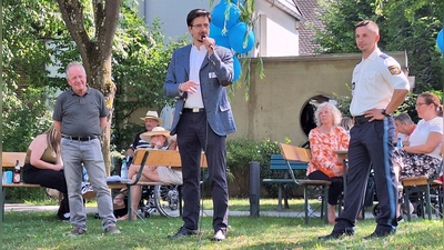 Helmut Rez, Stiftungsvorstand der Josef-Kiener-Stiftung; Till Pabst, Heimleitung des Caritas Pflegeheims Marienstift; Polizeihauptmeister Matthias Mairhofer der Bereitschaftspolizei (von links). (Foto: Caritas)