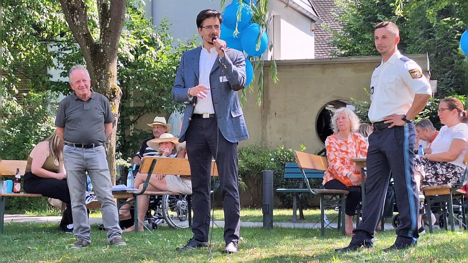 Helmut Rez, Stiftungsvorstand der Josef-Kiener-Stiftung; Till Pabst, Heimleitung des Caritas Pflegeheims Marienstift; Polizeihauptmeister Matthias Mairhofer der Bereitschaftspolizei (von links). (Foto: Caritas)