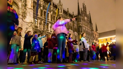 One Billion Rising lädt am 14. Februar zum gemeinsamen Tanz-Flashmob gegen Gewalt an Mädchen, Frauen und weiblich gelesenen Menschen ein.  (Foto: Ilona Stelzl)