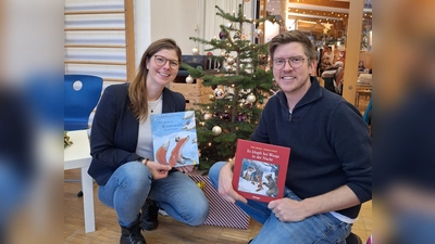 Mirjam Szulc und Julius Fogelstaller waren zwei der insegesamt vier freiwilligen Vorleser. (Foto: Kita Purzelbaum)