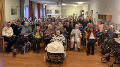 Die Bewohnerinnen und Bewohner bedankten sich bei den vielen Mitarbeitenden. (Foto: Kursana )