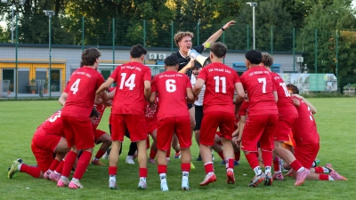 Nach Spielabpfiff wurde ausgelassen gefeiert. (Foto: TSV)