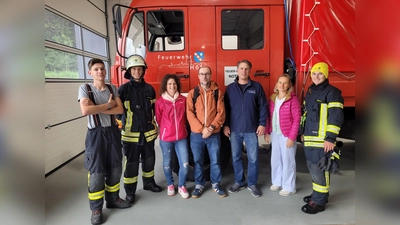 Die 7. Klassen der Mittelschule besuchten die Freiwillige Feuerwehr Höfa. (Foto: KJR)