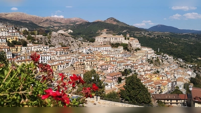 Eine Führung durch Muro Lucano mit seinem mittelalterlichen Kastell steht natürlich auf dem Programm. (Foto: Gemeinde Karlsfeld)