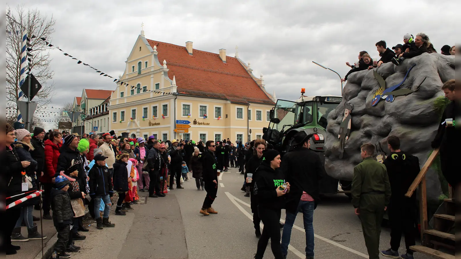 Heuer zieht der Gaudiwurm wieder durch Petershausen, allerdings eine Woche früher am Samstag, den 11. Februar. (Foto: www.fasching-petershausen.de)