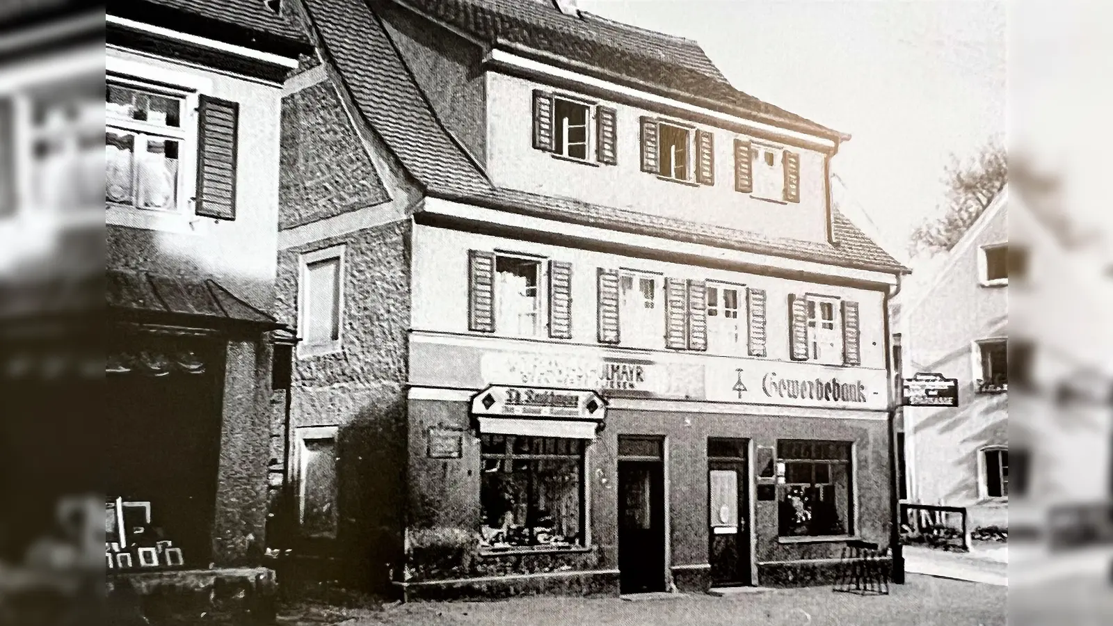 Im Schulmayr-Anwesen in der Augsburger Str. 15 hatte die Bank von 1927-1949 ihre Geschäftsräume. (Foto: VR Bank)