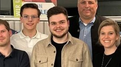 Neuwahl bei der JU Dachau (von links): Leon Allgaier, Simon Göttler, Maximilian Blatt, Timon Sporrer, Stefan Löwl, Julia Grote, Renaldo Sporrer und MdL Bernhard Seidenath. (Foto: JU)