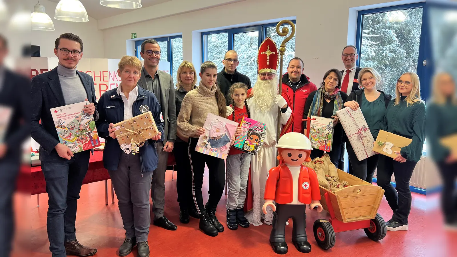 Die BRK Aktion „KInder für Kinder” konnte 120 Weihnachtsgeschenke verteilen. (Foto: BRK Dachau)